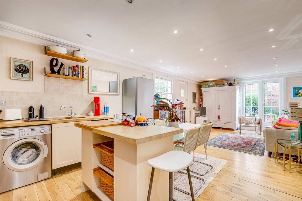 Property photo 2 of 8