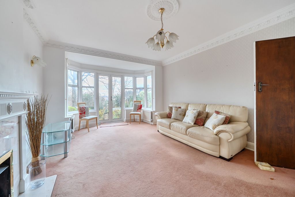 Property photo 3 of 18 1392770-7-693Adc9...