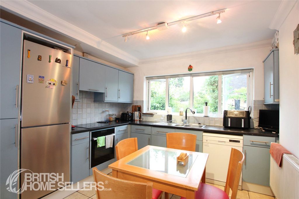 Property photo 2 of 16 Picture No. 21