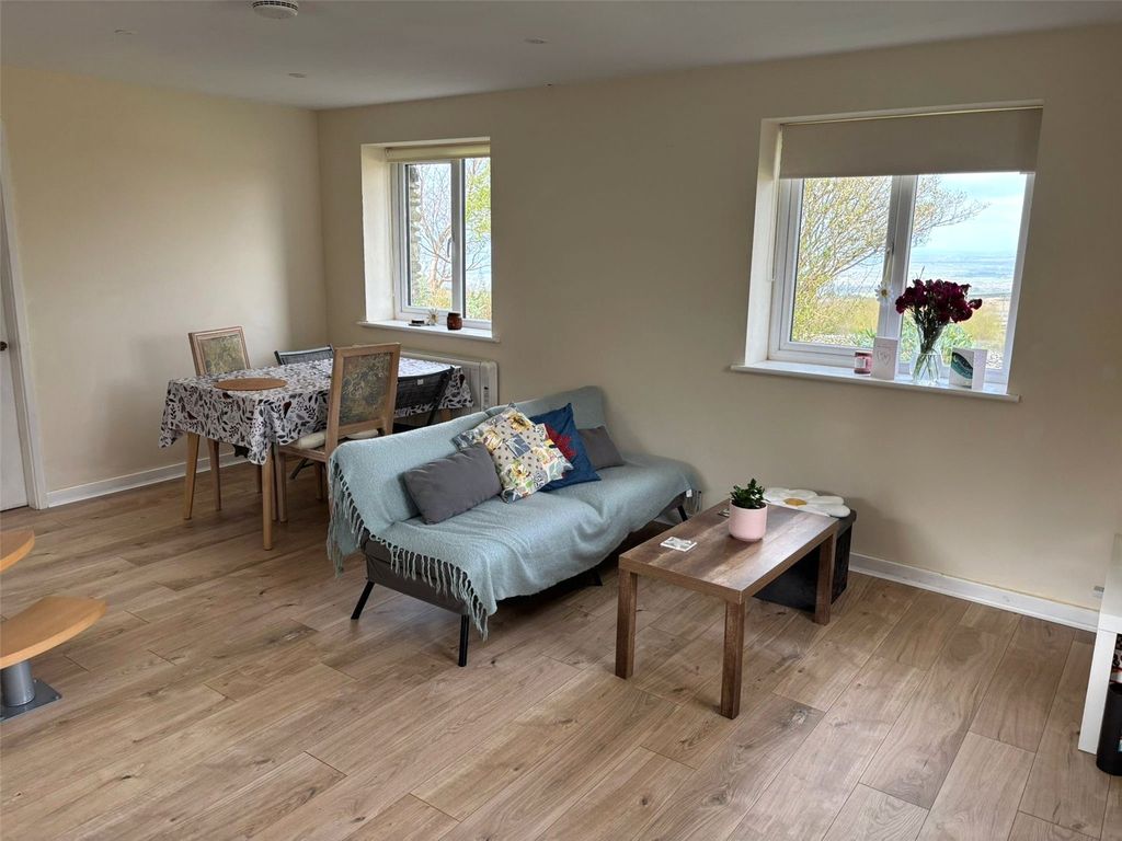 Property photo 2 of 28 Picture No. 30