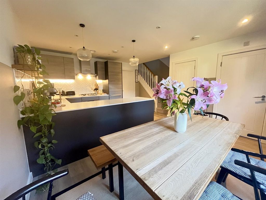 Property photo 3 of 25