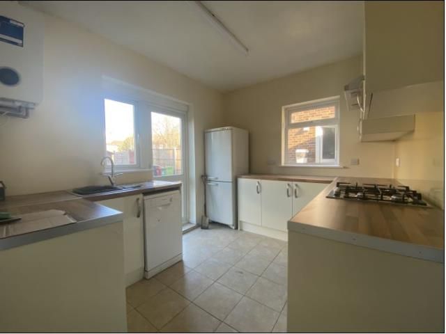 Property photo 1 of 6 Kitchen