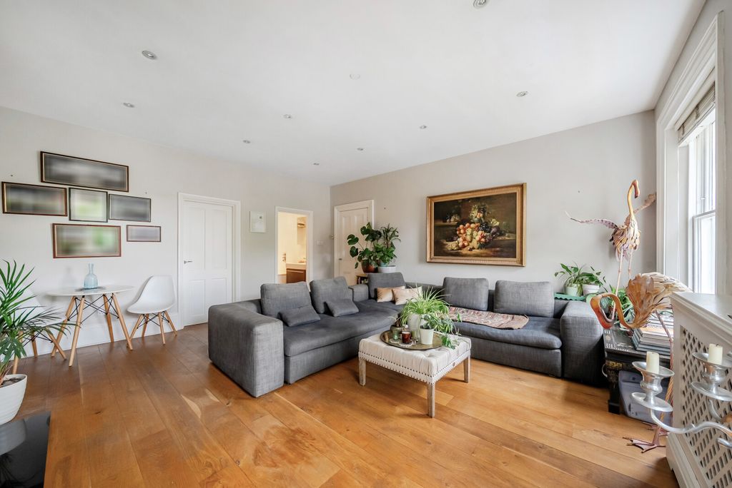 Property photo 1 of 12 Sitting Room