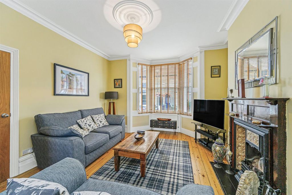 Property photo 3 of 27 97 Barclay Road-2.Jpg