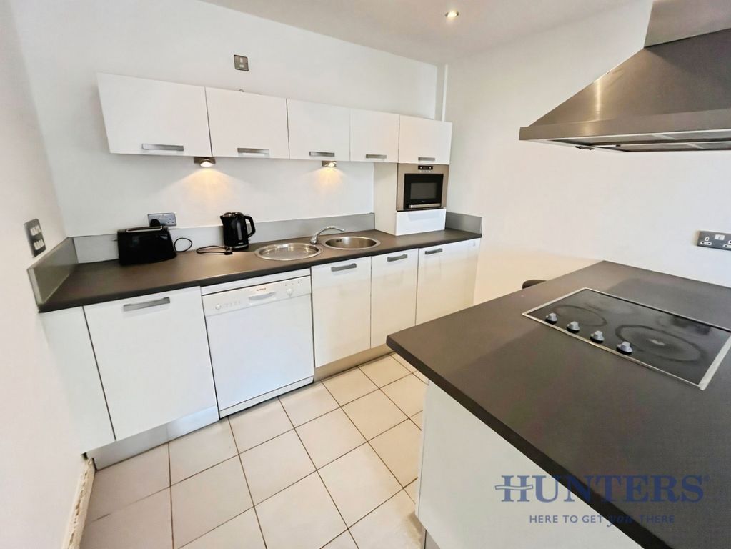 Property photo 3 of 11 Kitchen
