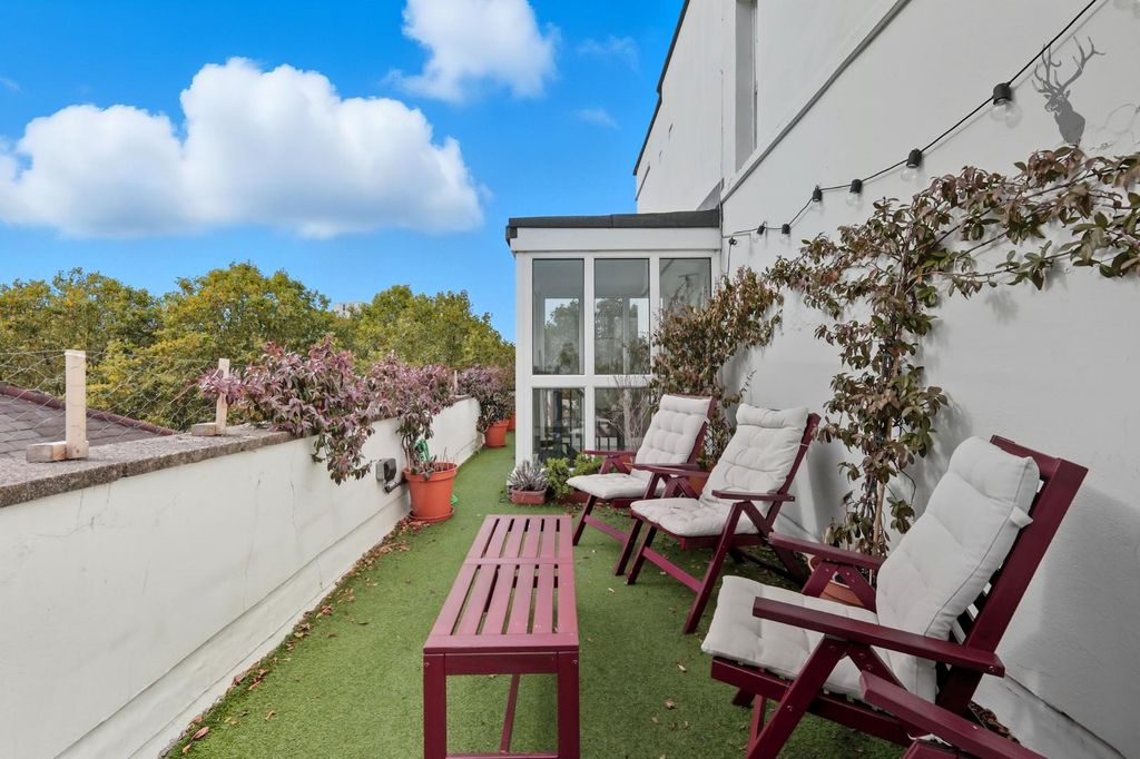 Property photo 2 of 25