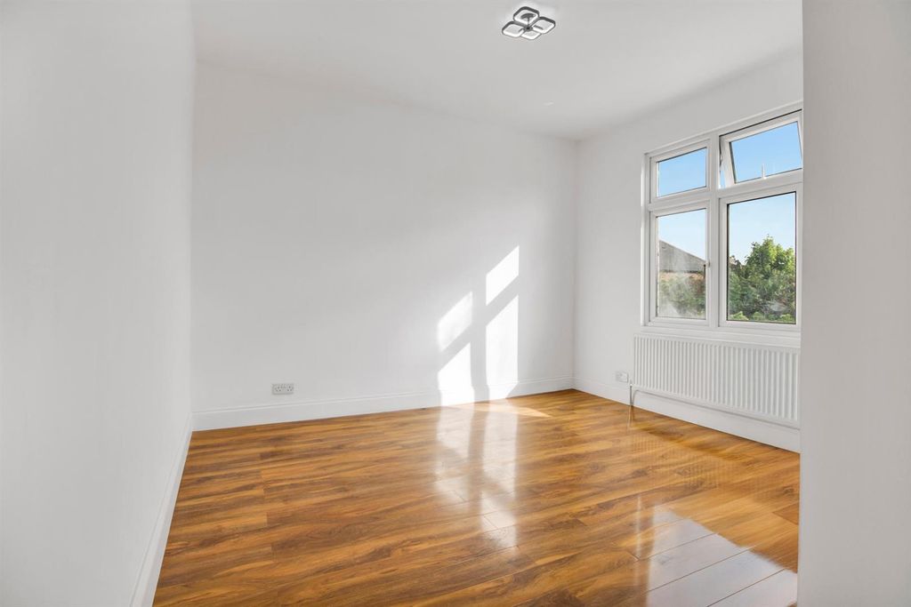 Property photo 3 of 9 4.Jpg