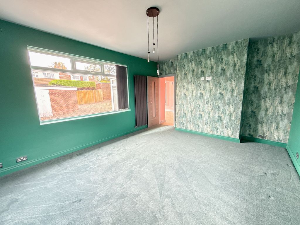 Property photo 2 of 12 Lounge