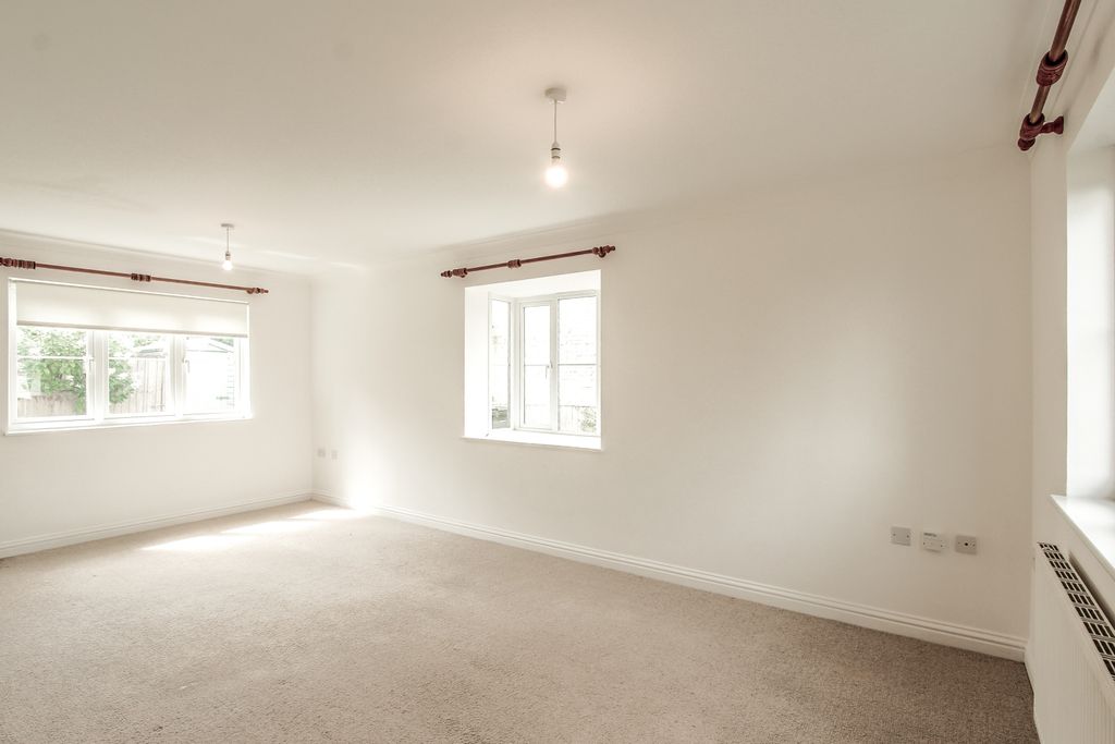 Property photo 2 of 20 Living Room