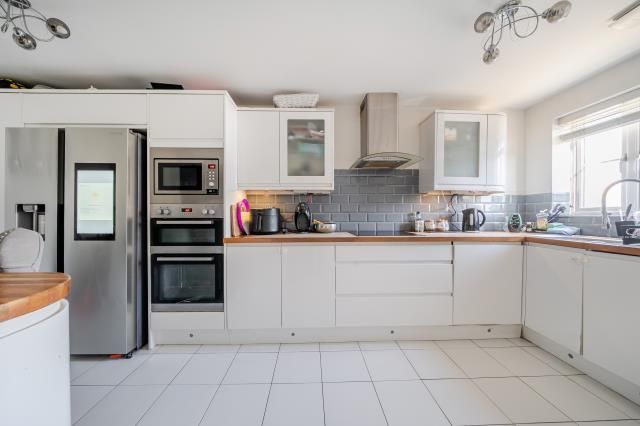 Property photo 2 of 15 Kitchen