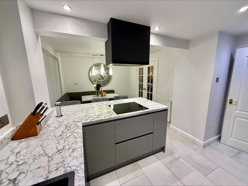 Property photo 3 of 6 Kitchen