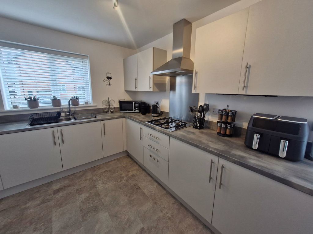 Property photo 3 of 33