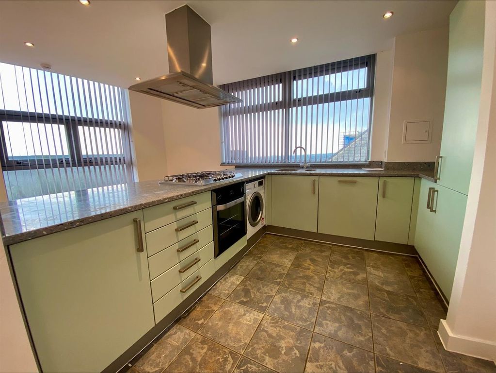 Property photo 2 of 11 Kitchen