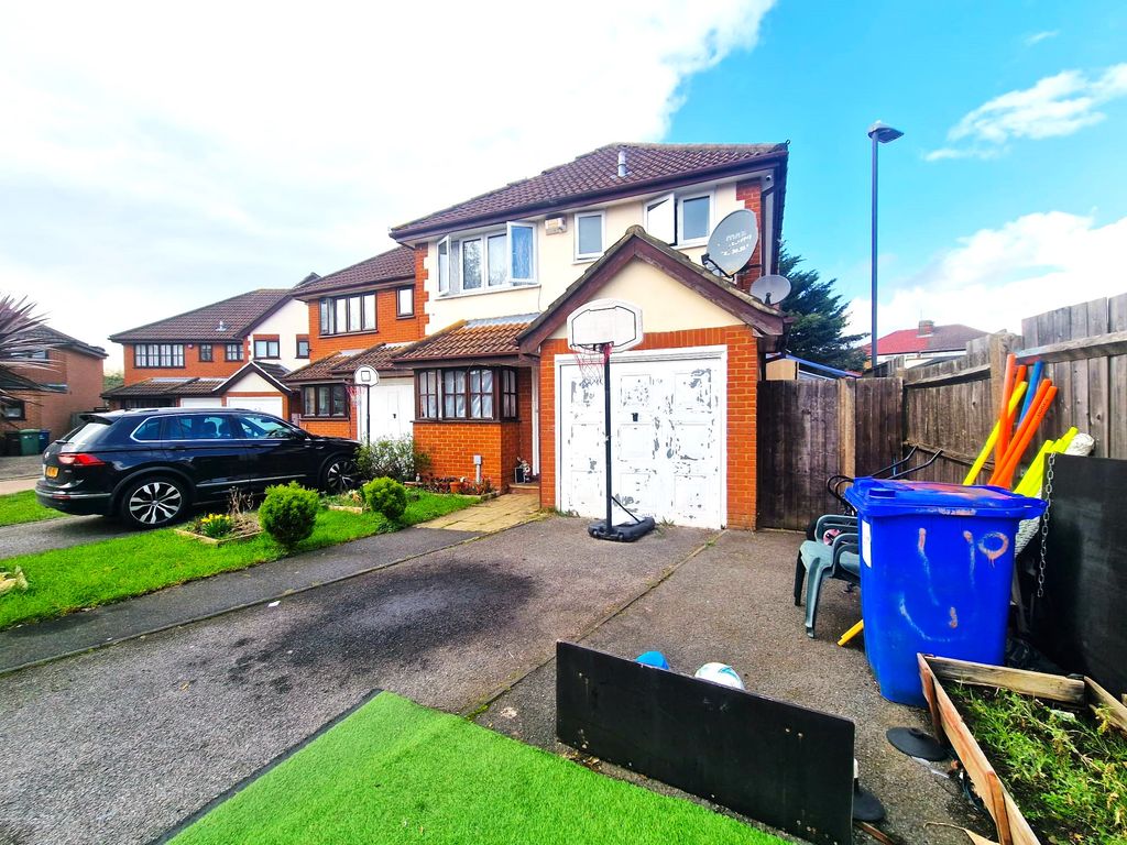 Property photo 3 of 20 Morley Crescent  (1)