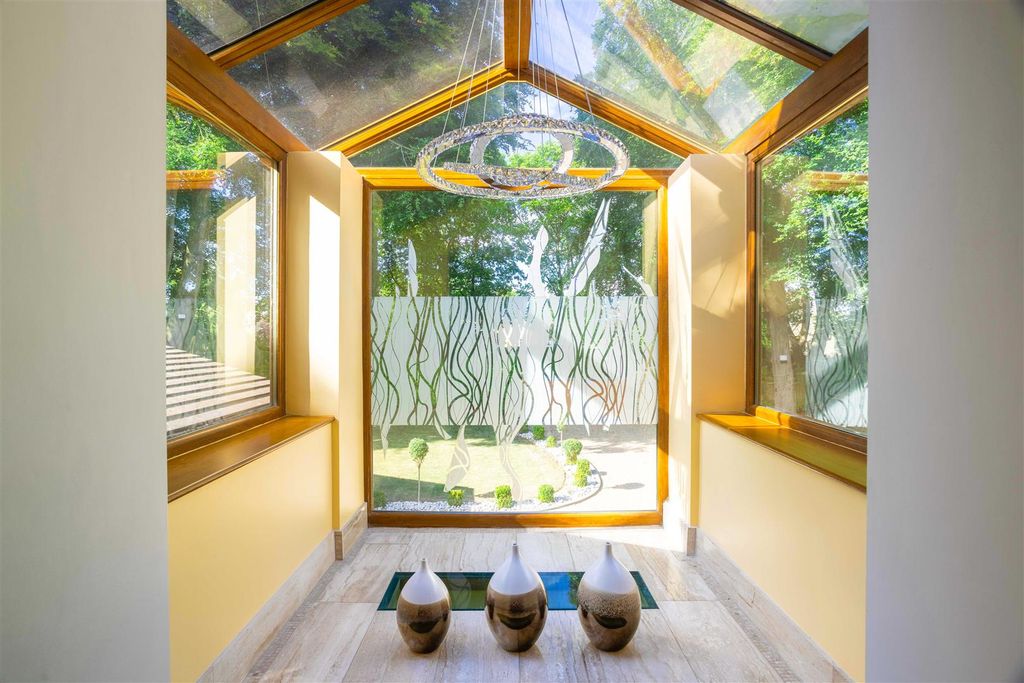 Property photo 3 of 23 00074.Jpg