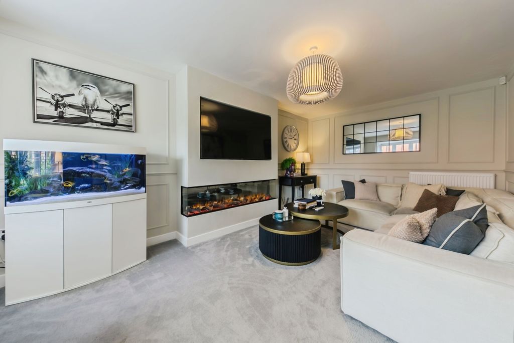 Property photo 3 of 24 Pbox-Img.Jpg