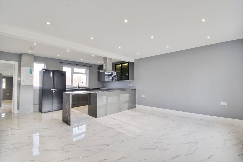 Property photo 3 of 16 Picture No. 05