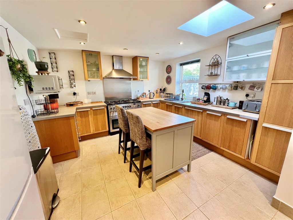 Property photo 2 of 21 Kitchen 1