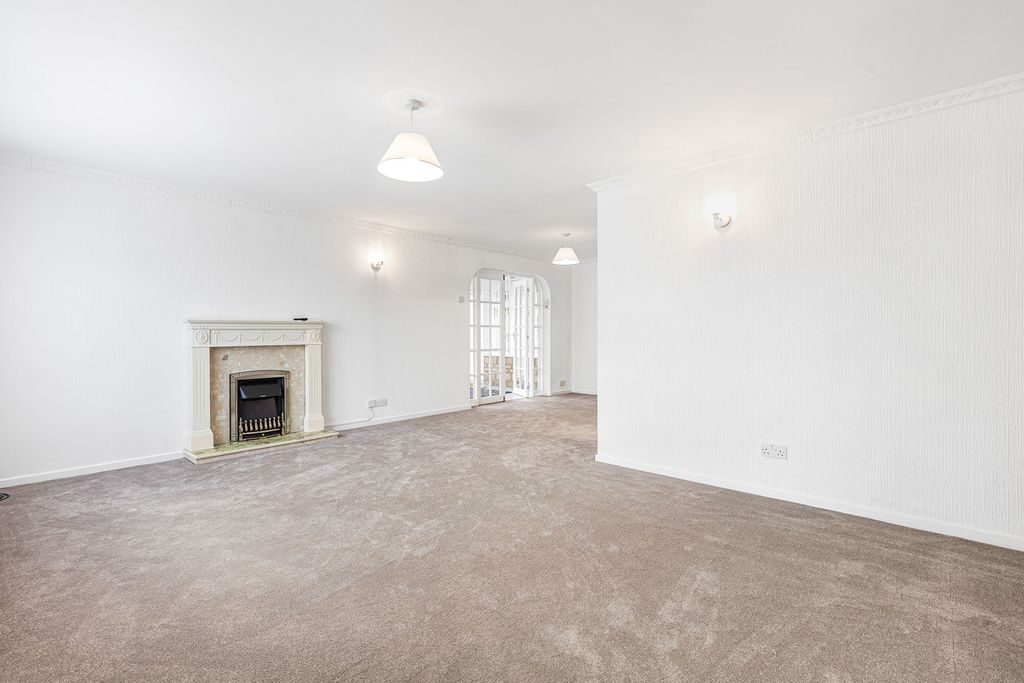Property photo 2 of 30