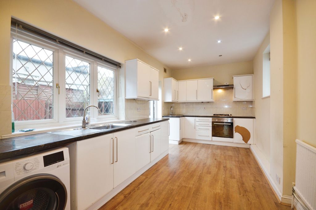 Property photo 2 of 15 Kitchen