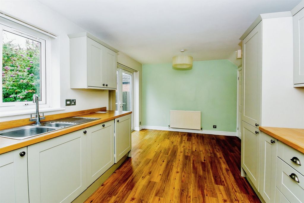 Property photo 2 of 15 Kitchen Diner