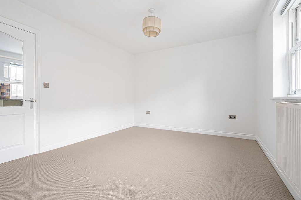 Property photo 3 of 30