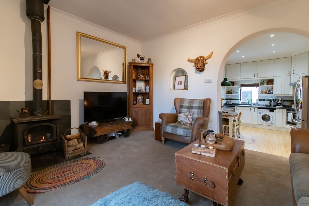 Property photo 3 of 13 Image 4