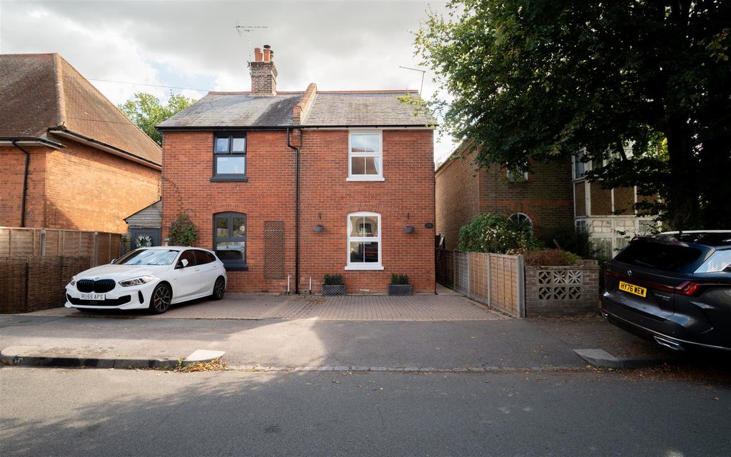 Property photo 1 of 15 New North Road, Reigate - Final Images - Ralph Jam
