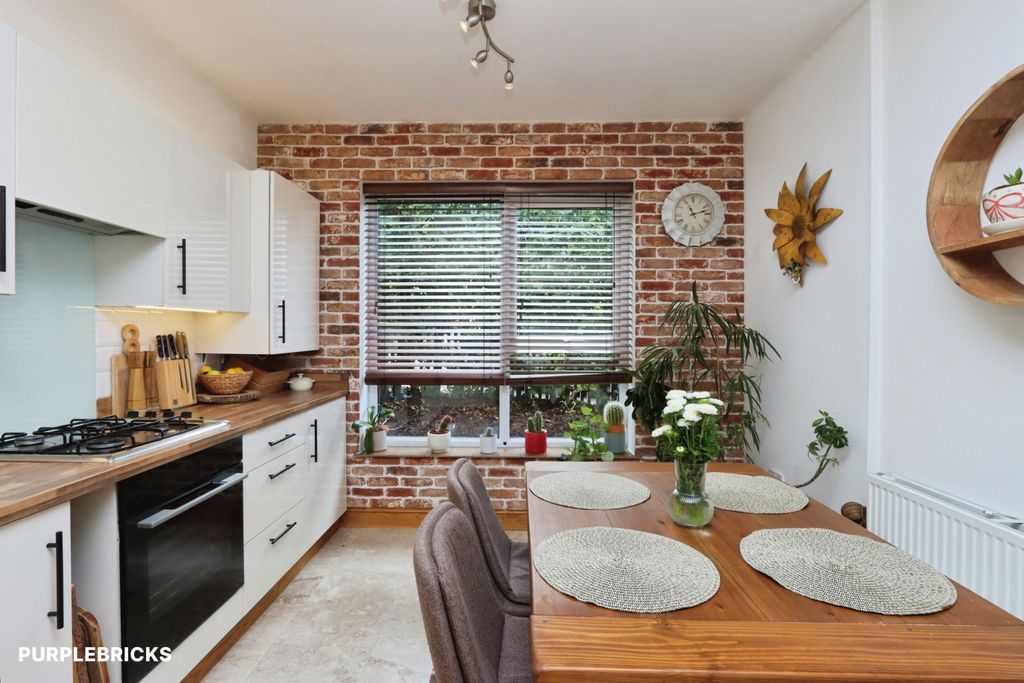 Property photo 3 of 40 Kitchen