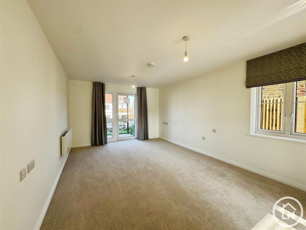 Property photo 2 of 11 Lounge