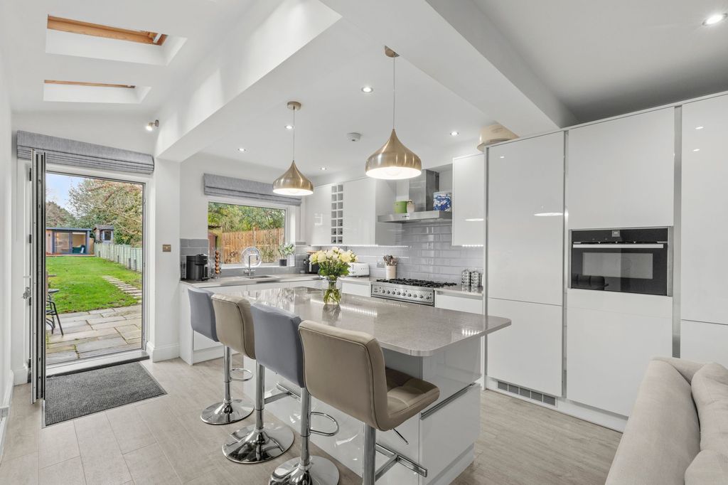 Property photo 2 of 23