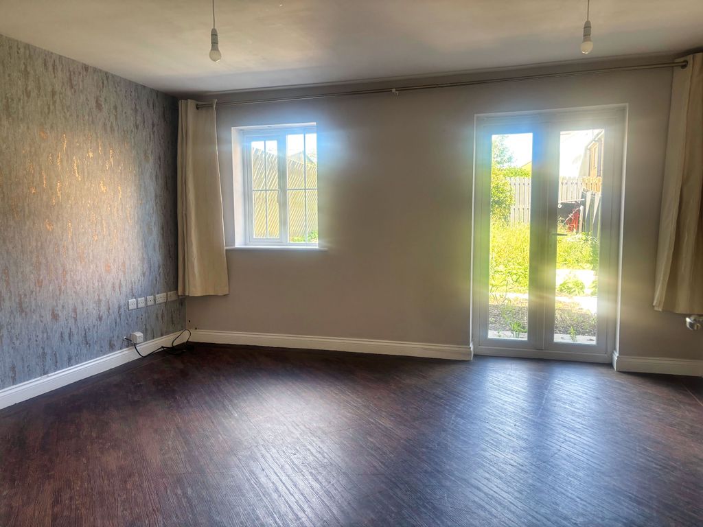 Property photo 2 of 11 Lounge