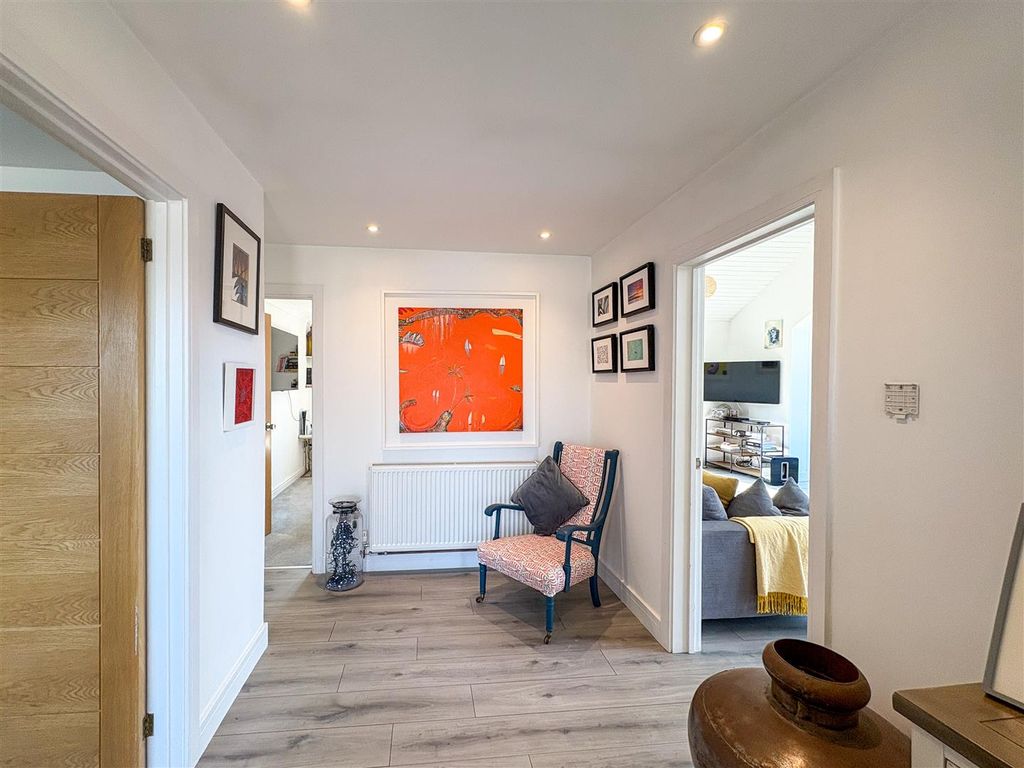 Property photo 3 of 20 Entrance