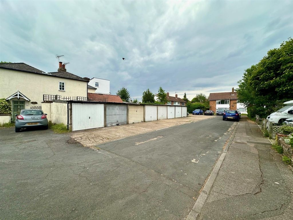 Property photo 1 of 5 Alwyns Garages.Jpg