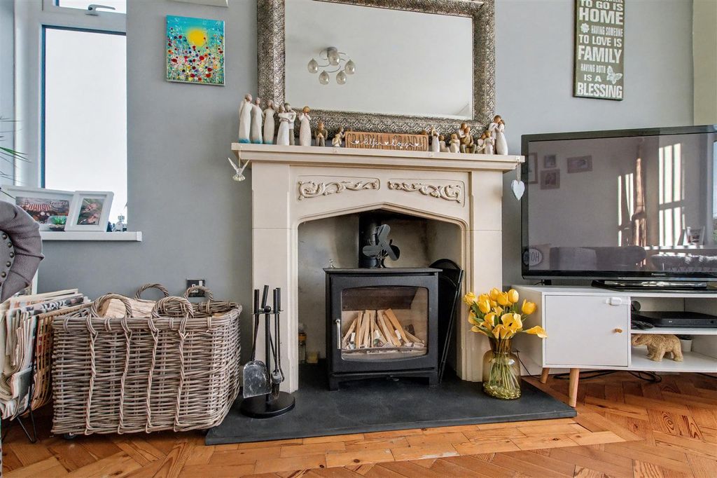 Property photo 2 of 60 Lounge Fireplace