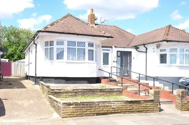 Property photo 1 of 6 3 Bedroom Bungalow For Sale
