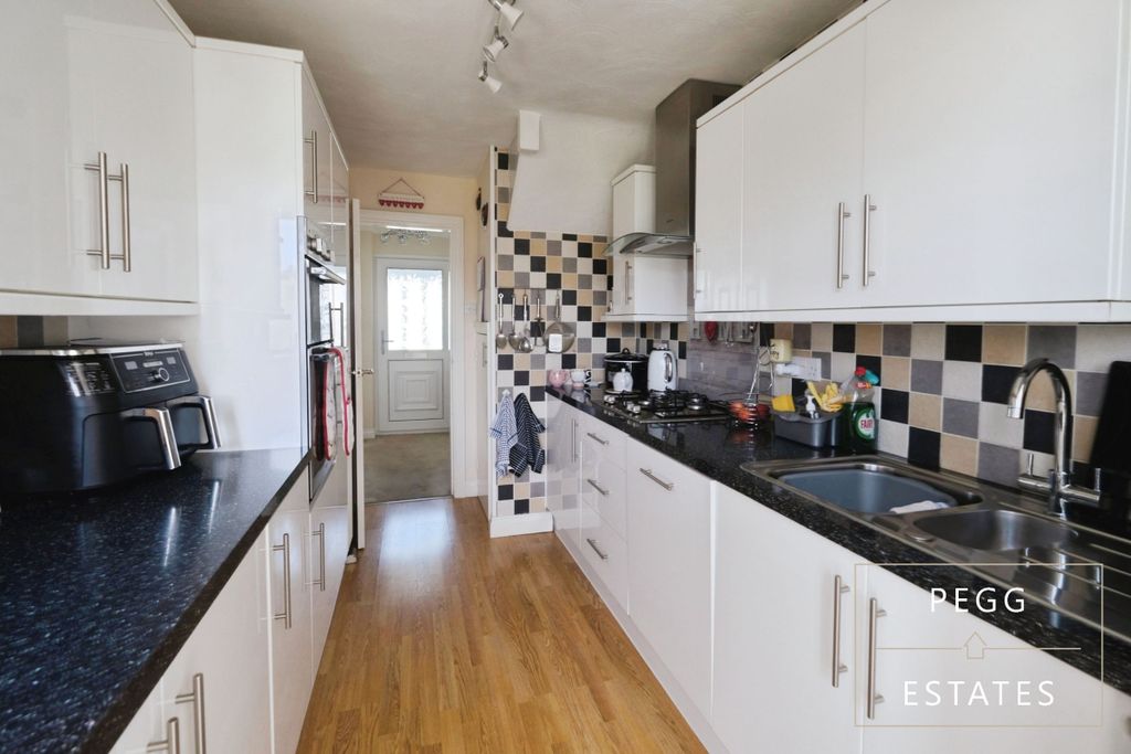 Property photo 3 of 25