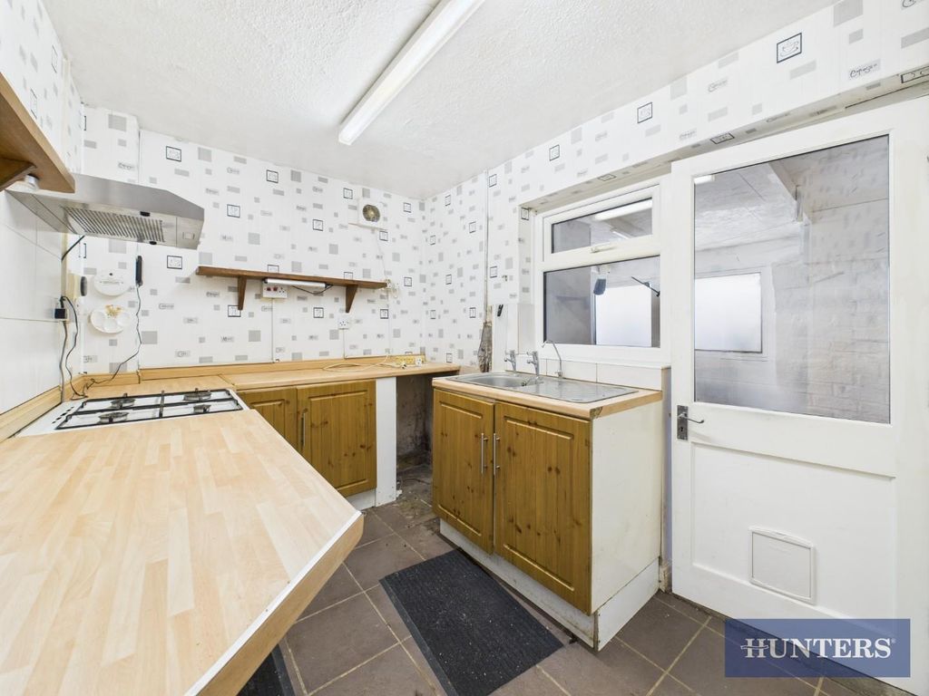 Property photo 3 of 11 Kitchen