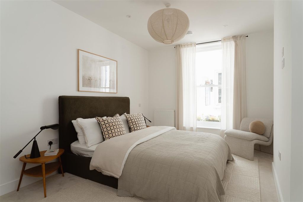 Additional image 10 of 2 bed flat for saleChurch Street, Reigate RH2