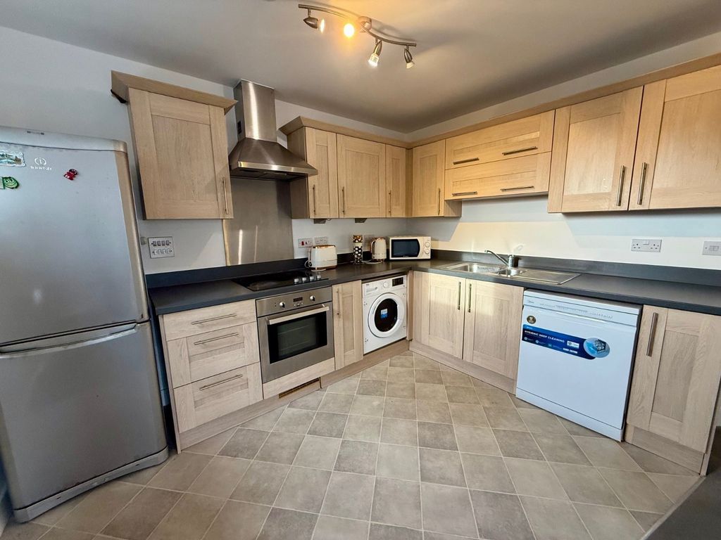 Property photo 2 of 12 Picture No. 18