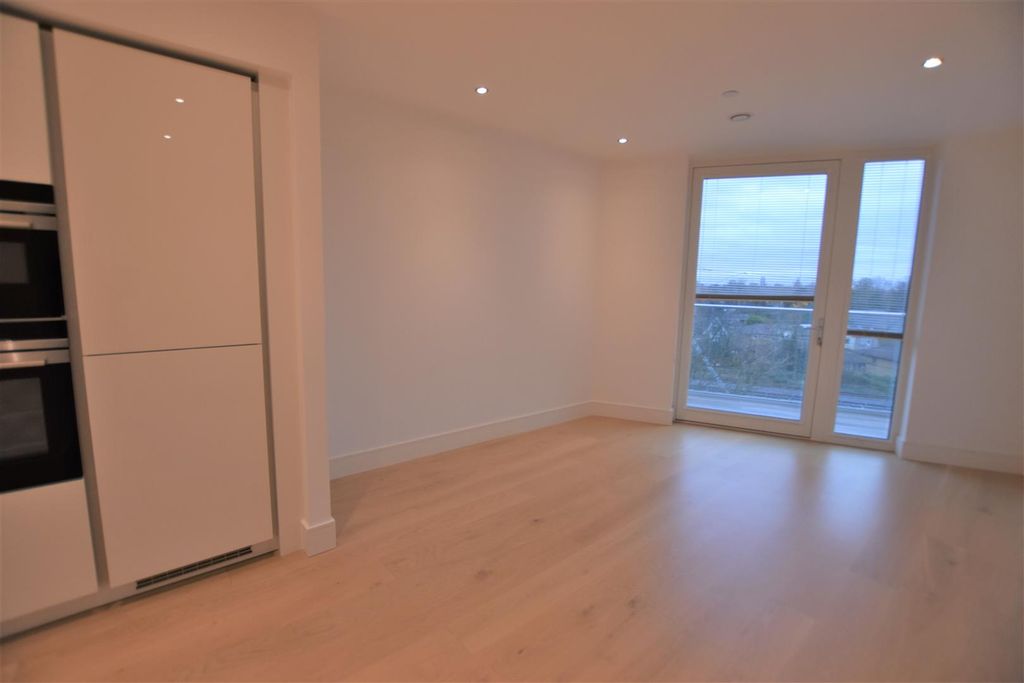 Property photo 3 of 8