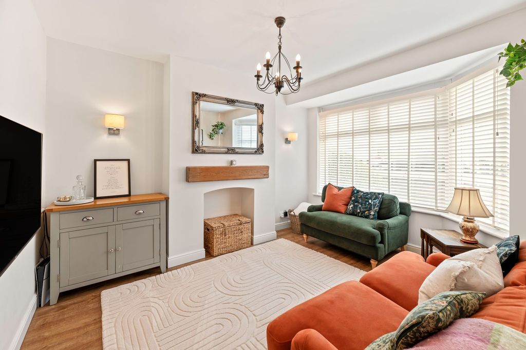 Property photo 2 of 17 Lounge