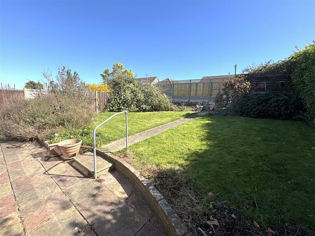 Property photo 3 of 14 Garden