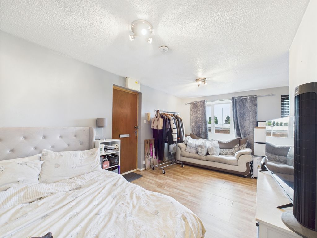 Property photo 1 of 6 Cam01740G0-Pr0377-Still002