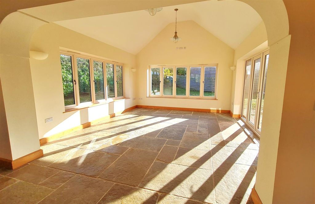 Property photo 2 of 26