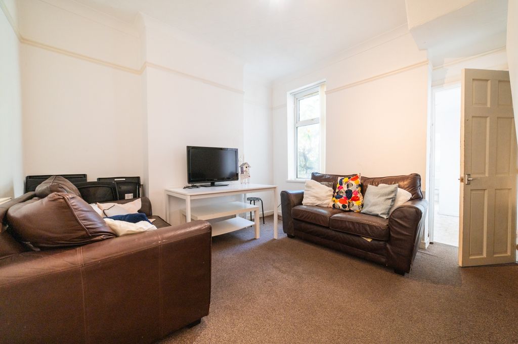 Property photo 3 of 13 Call 02920 454555 To Secure Your Viewing_1