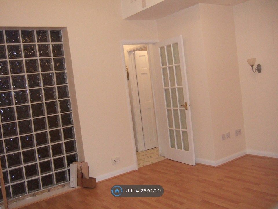 Property photo 3 of 7 Studio Room