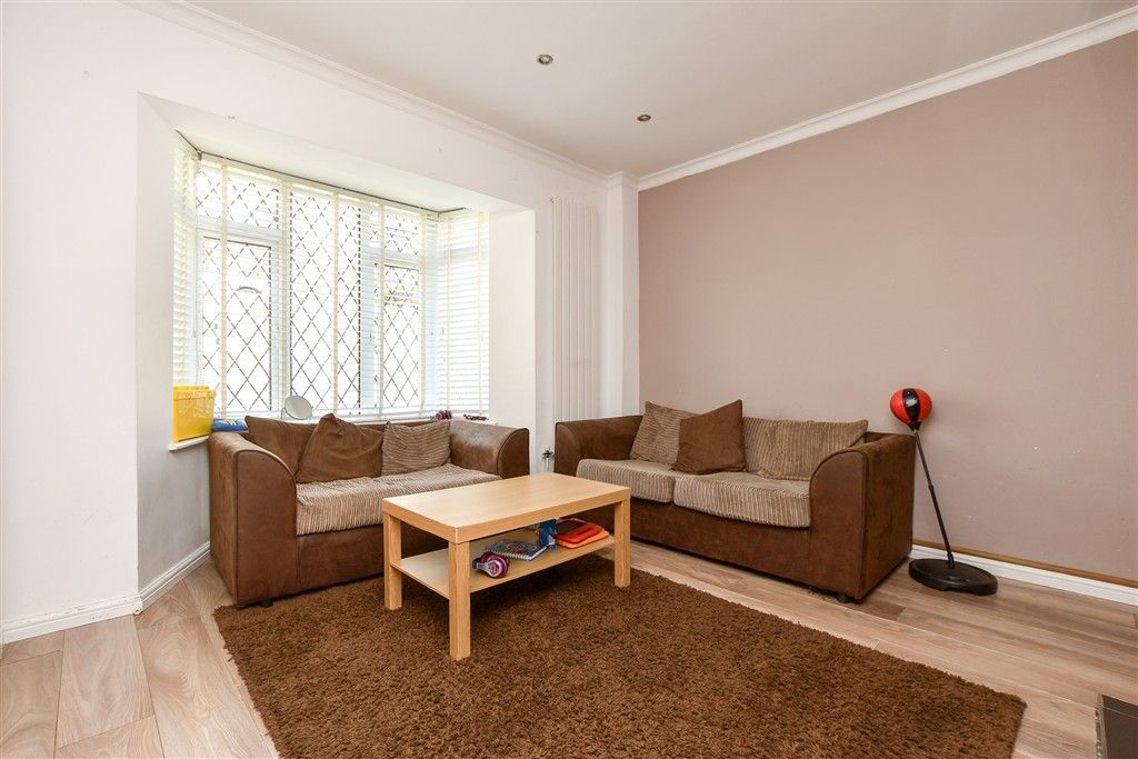 Property photo 3 of 9 Lounge