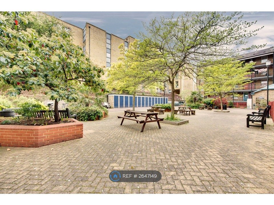 Property photo 2 of 17 Communal Garden