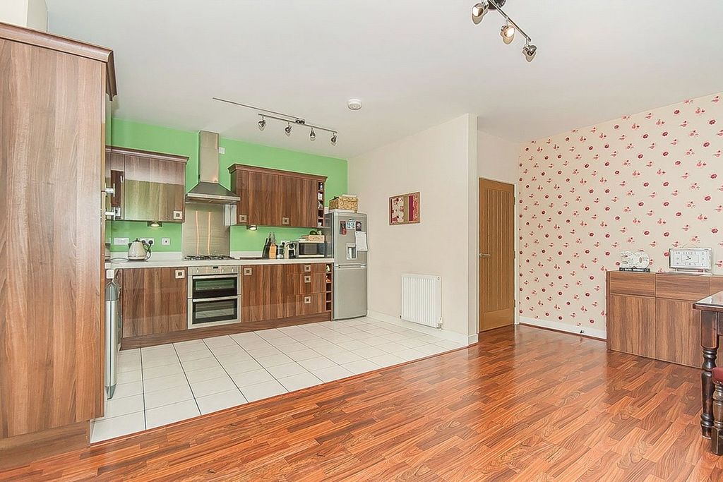 Property photo 3 of 12 Kitchen Diner